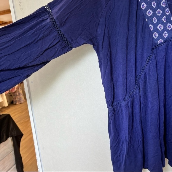 Vera Bradley Patterned V Neck Blouse - Picture 2 of 5